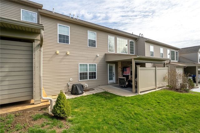 996 Surrey Woods Dr, North Strabane, PA 15317