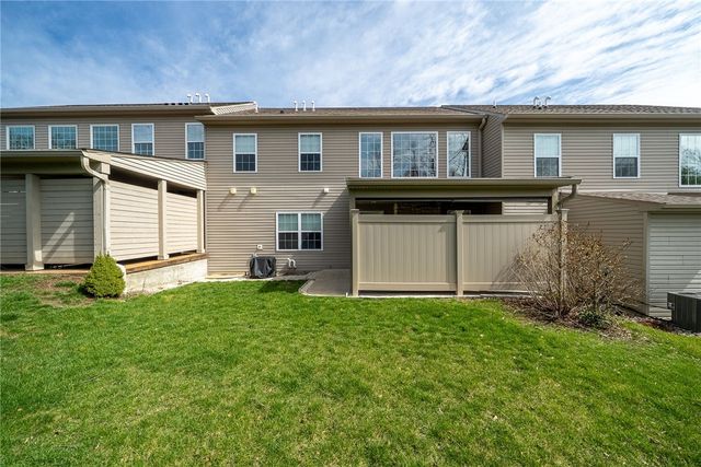 996 Surrey Woods Dr, North Strabane, PA 15317