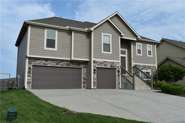 4777 S 22nd Street, Leavenworth, KS 66048