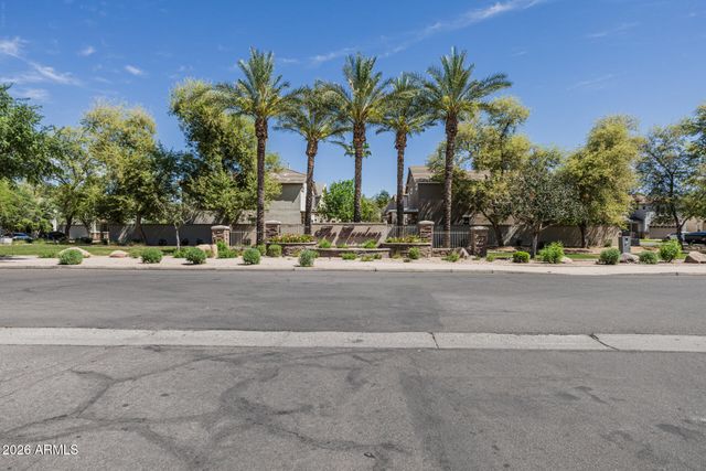 1356 S SABINO Drive, Gilbert, AZ 85296