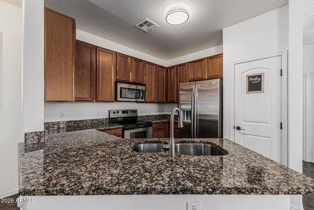 1356 S SABINO Drive, Gilbert, AZ 85296