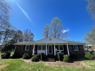 2359 13th Street Drive NE, Hickory, NC 28601