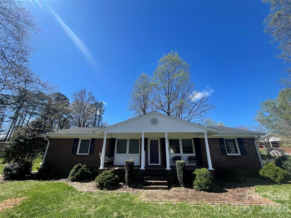 2359 13th Street Drive NE, Hickory, NC 28601