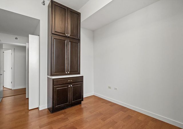 235 W Van Buren Street 3315, Chicago, IL 60607