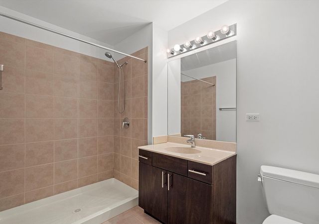 235 W Van Buren Street 3315, Chicago, IL 60607