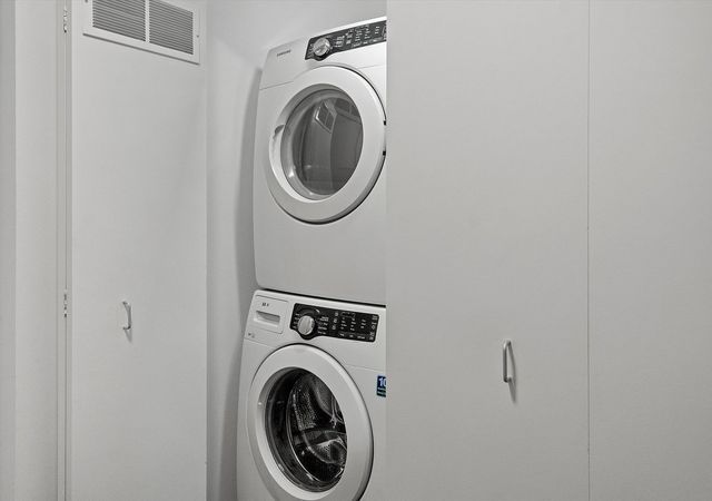 235 W Van Buren Street 3315, Chicago, IL 60607