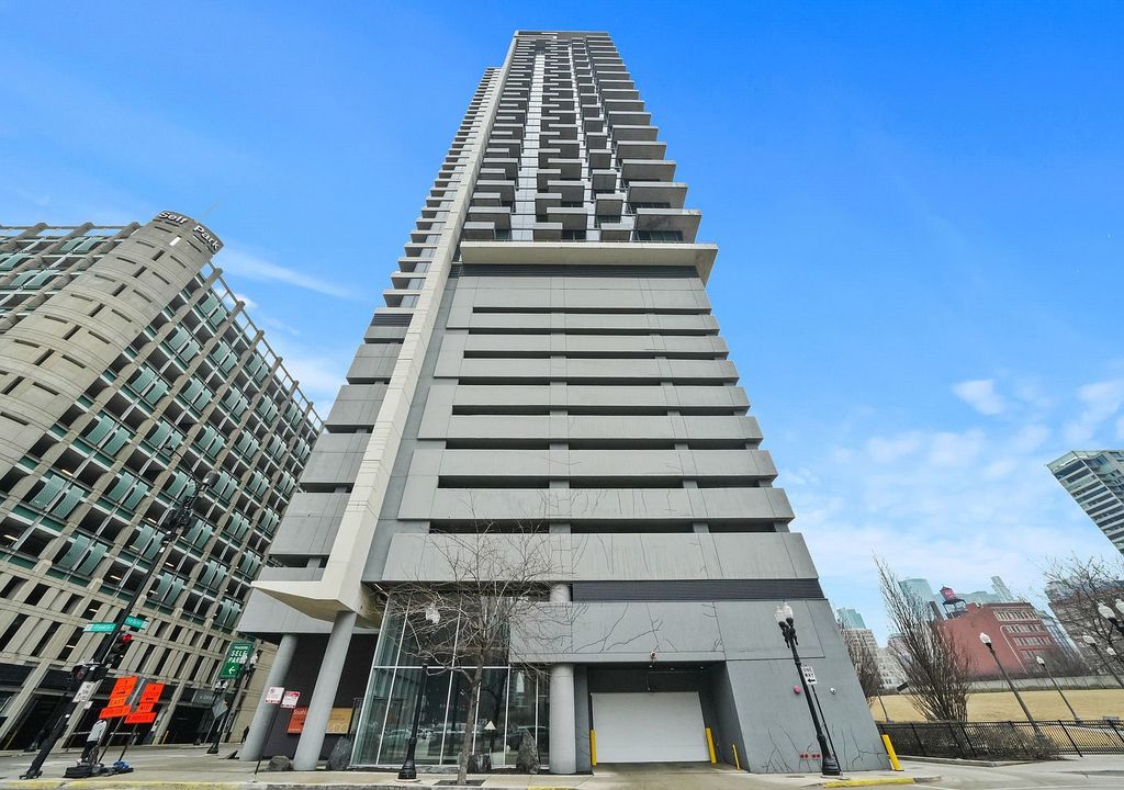 235 W Van Buren Street 3315, Chicago, IL 60607