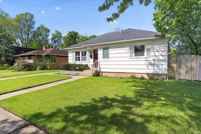 1903 Kessler Boulevard, South Bend, IN 46616