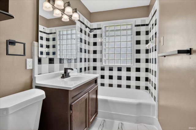 1903 Kessler Boulevard, South Bend, IN 46616