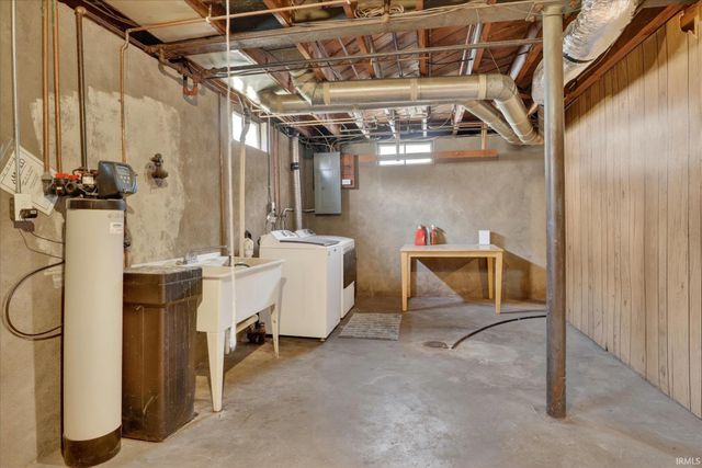 1903 Kessler Boulevard, South Bend, IN 46616