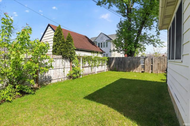 1903 Kessler Boulevard, South Bend, IN 46616
