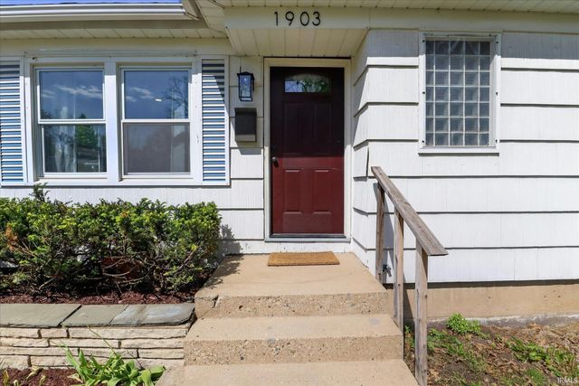 1903 Kessler Boulevard, South Bend, IN 46616
