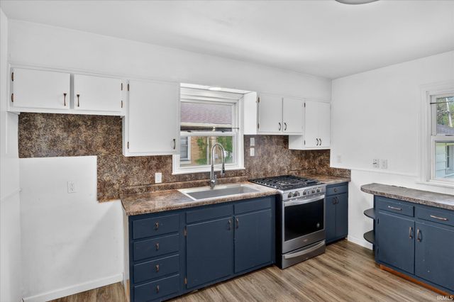 1903 Kessler Boulevard, South Bend, IN 46616