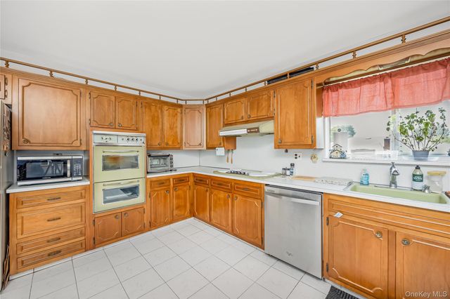 1540 7th Street, West Babylon, NY 11704