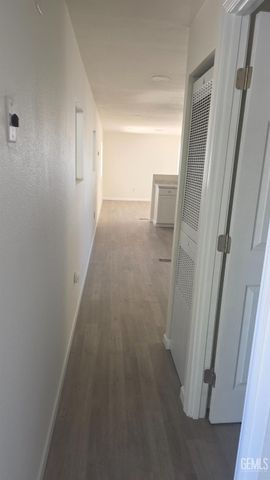 65 Eagle Lane, Bakersfield, CA 93308