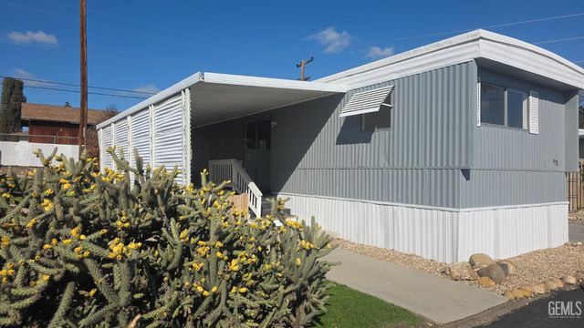 65 Eagle Lane, Bakersfield, CA 93308