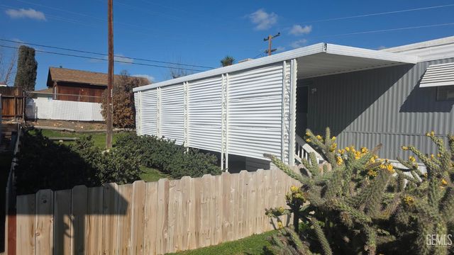 65 Eagle Lane, Bakersfield, CA 93308