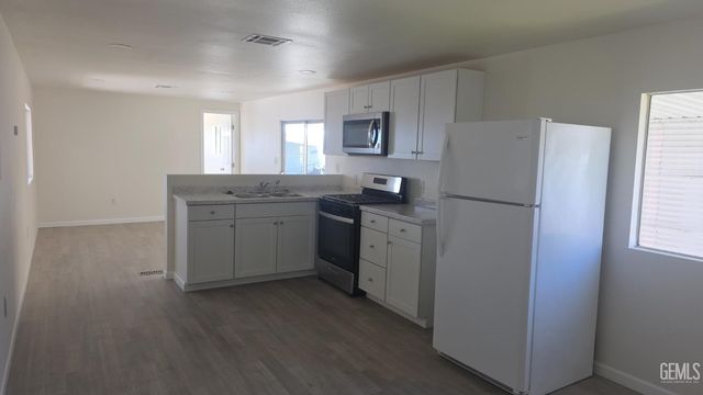 65 Eagle Lane, Bakersfield, CA 93308