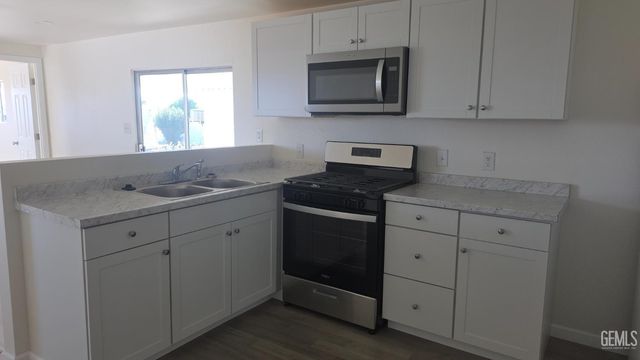 65 Eagle Lane, Bakersfield, CA 93308