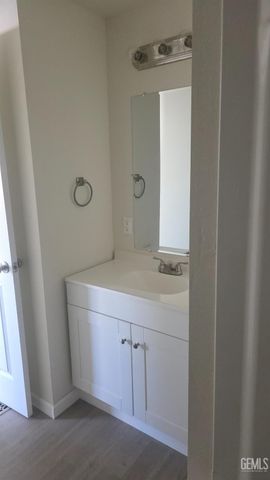 65 Eagle Lane, Bakersfield, CA 93308