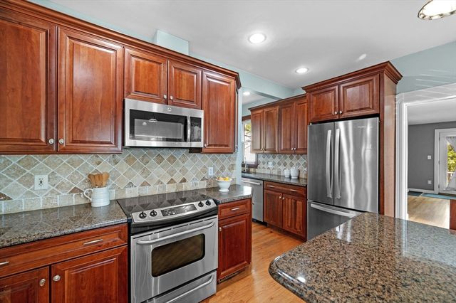2 Ellis Terrace, Swampscott, MA 01907