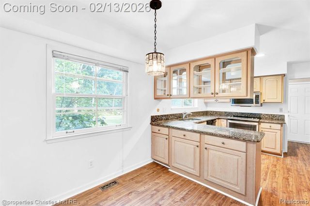 3014 Caswell Drive, Troy, MI 48084