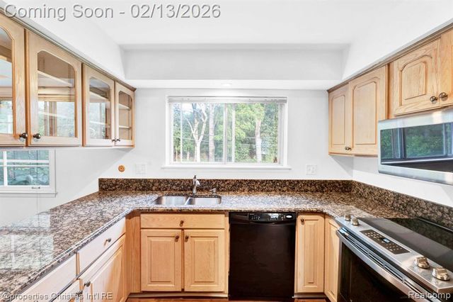 3014 Caswell Drive, Troy, MI 48084