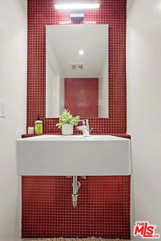 803 Wilcox Avenue 10, Los Angeles, CA 90038