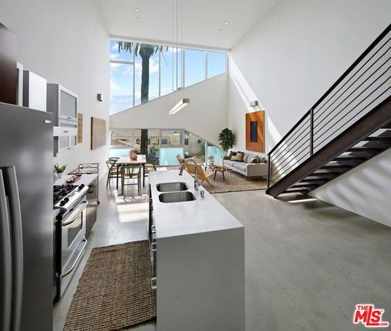 803 Wilcox Avenue 10, Los Angeles, CA 90038