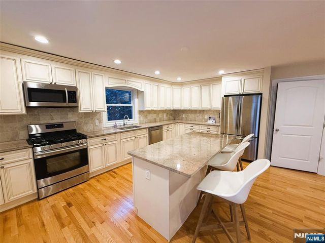 378 S Terhune Avenue, Paramus, NJ 07652