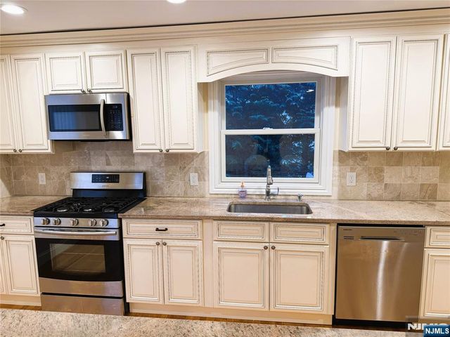 378 S Terhune Avenue, Paramus, NJ 07652