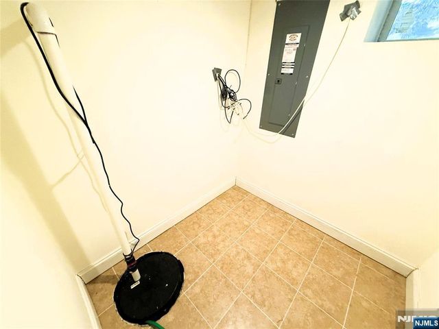 378 S Terhune Avenue, Paramus, NJ 07652