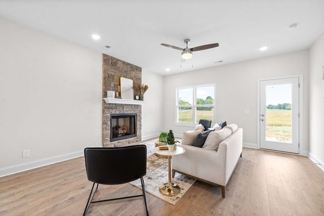 2709 Brewster Dr, Clarksville, TN 37042