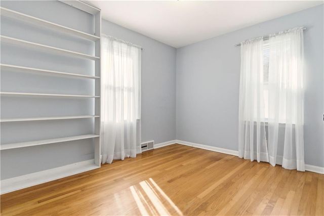 409 E 90th Street, Kansas City, MO 64131