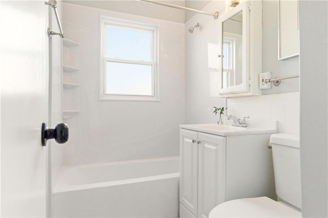 409 E 90th Street, Kansas City, MO 64131