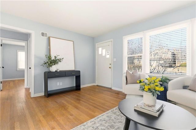 409 E 90th Street, Kansas City, MO 64131