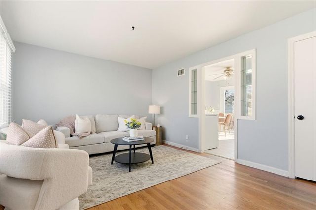 409 E 90th Street, Kansas City, MO 64131