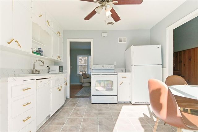 409 E 90th Street, Kansas City, MO 64131