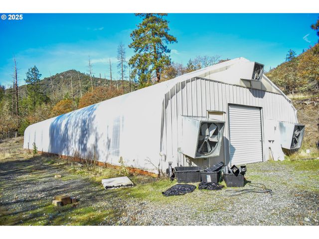1379 HUMBUG CREEK Rd, Applegate, OR 97530