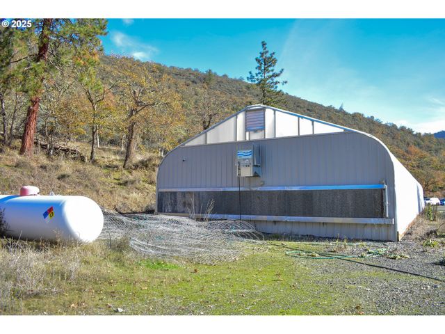 1379 HUMBUG CREEK Rd, Applegate, OR 97530