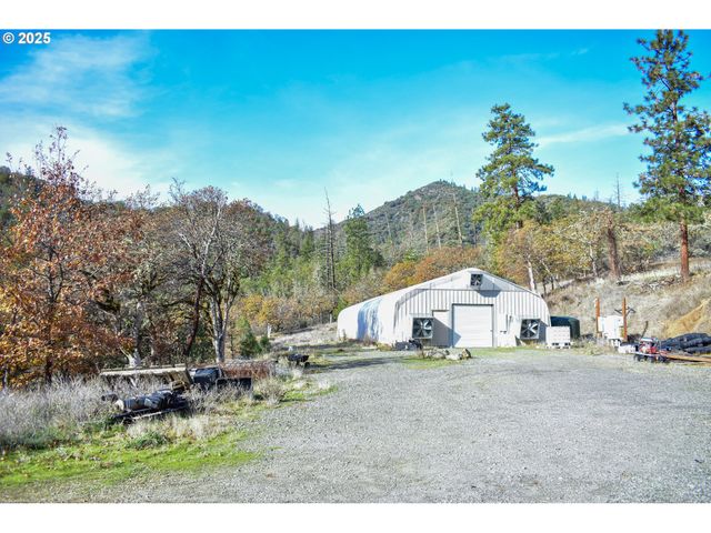 1379 HUMBUG CREEK Rd, Applegate, OR 97530