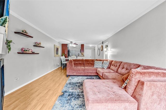 5500 Owensmouth Ave 122, Woodland Hills, CA 91367