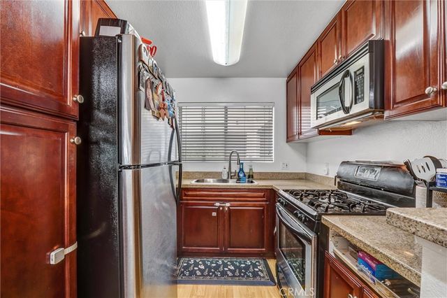 5500 Owensmouth Ave 122, Woodland Hills, CA 91367