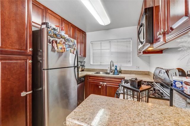 5500 Owensmouth Ave 122, Woodland Hills, CA 91367