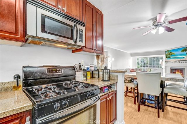5500 Owensmouth Ave 122, Woodland Hills, CA 91367