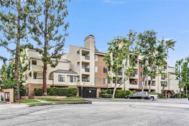 5500 Owensmouth Ave 122, Woodland Hills, CA 91367