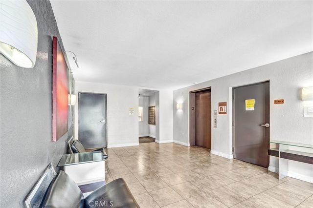 5500 Owensmouth Ave 122, Woodland Hills, CA 91367