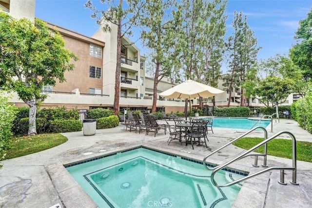 5500 Owensmouth Ave 122, Woodland Hills, CA 91367