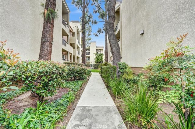 5500 Owensmouth Ave 122, Woodland Hills, CA 91367