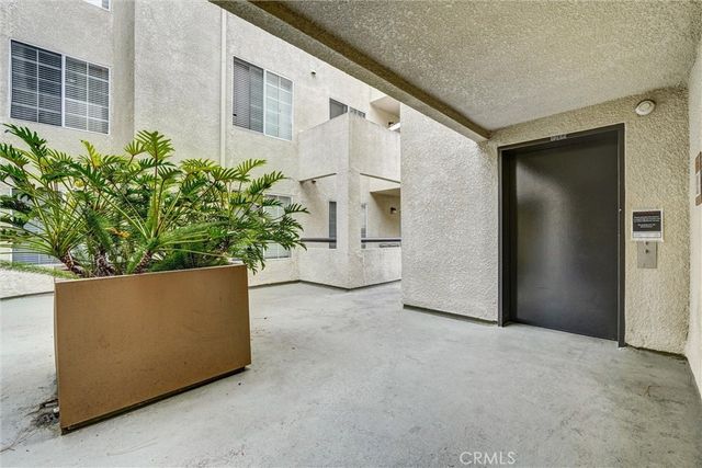 5500 Owensmouth Ave 122, Woodland Hills, CA 91367